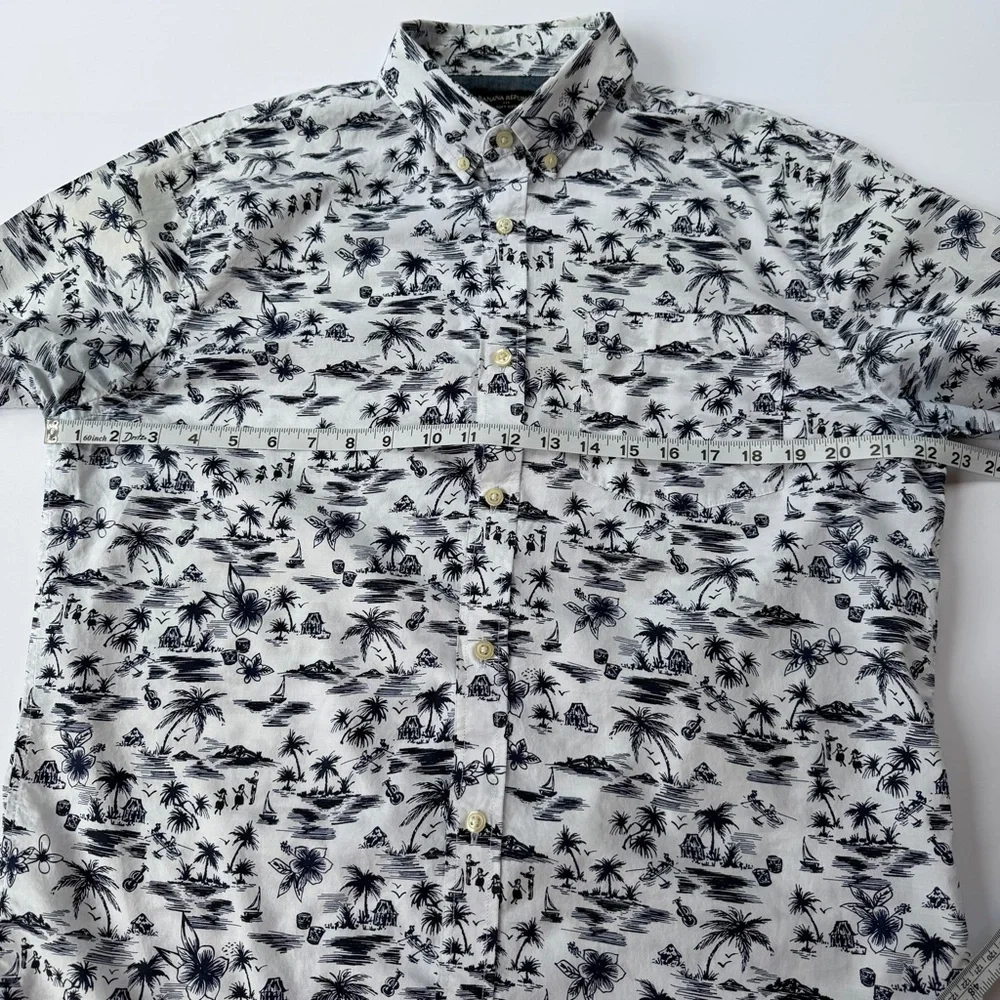 Men’s Banana Republic Short Sleeve Shirt Size Large Hawaiian Theme​​